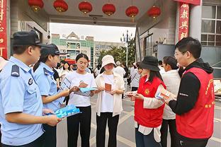 曼恩：小卡一直很高效 没看出这赛季他有什么不同